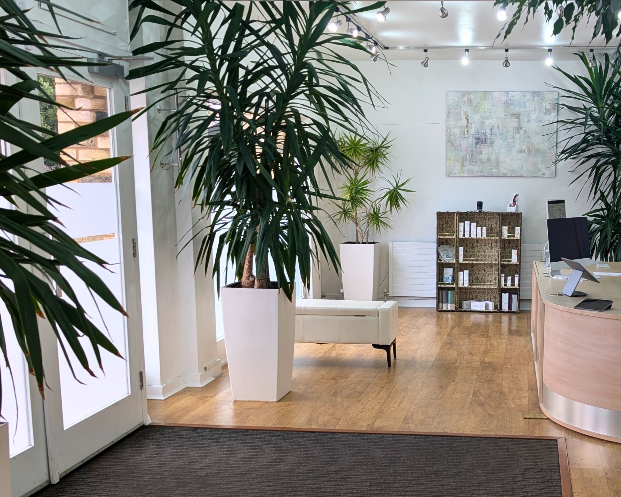 Specialising in <span class="normal">non-surgical treatment</span>